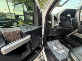 2017 Ford F250 Super Duty Crew Cab Lariat Pickup 4d 6 3/4 Ft - Image 18