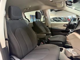 2023 CHRYSLER VOYAGER