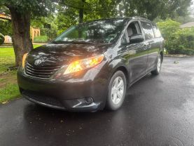 2014 Toyota Sienna - Image 6