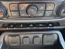 2018 GMC SIERRA 1500 CREW CAB PICKUP V8, ECOTEC3, 5.3 LITER SLT PICKUP 4D 5 3/4 FT