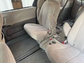 2012 TOYOTA SIENNA