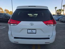 2014 Toyota Sienna - Image 5