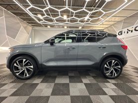 2021 VOLVO XC40