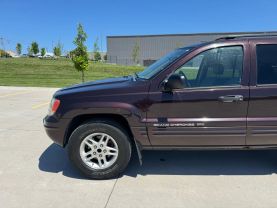 2004 JEEP GRAND CHEROKEE SUV 6-CYL, 4.0 LITER LAREDO SPORT UTILITY 4D