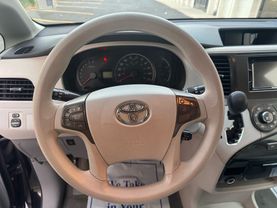 2012 TOYOTA SIENNA