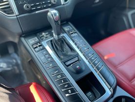 2017 Porsche Macan - Image 15