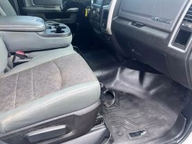 2019 RAM 1500 CLASSIC CREW CAB PICKUP V8, HEMI, 5.7 LITER BIG HORN PICKUP 4D 6 1/3 FT
