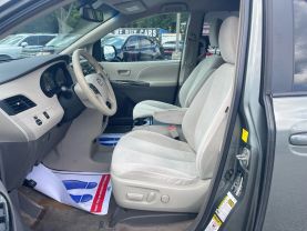 2011 TOYOTA SIENNA