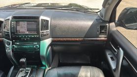 2015 Toyota Land Cruiser - Image 33