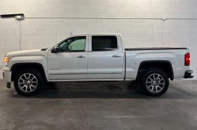 2015 GMC SIERRA 1500 CREW CAB PICKUP V8, ECOTEC3, 6.2 LITER DENALI PICKUP 4D 5 3/4 FT