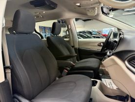 2023 CHRYSLER VOYAGER