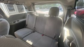 2017 Toyota Sienna - Image 17