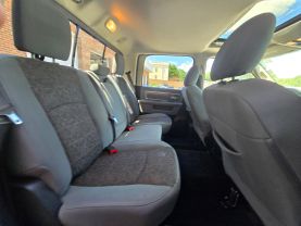 2016 Ram 1500 Crew Cabbig Horn Pickup 4d 5 1/2 Ft - Image 28