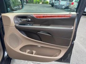 2016 CHRYSLER TOWN & COUNTRY VAN V6, 3.6 LITER TOURING MINIVAN 4D