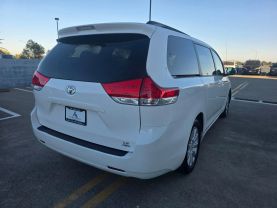 2014 Toyota Sienna - Image 6