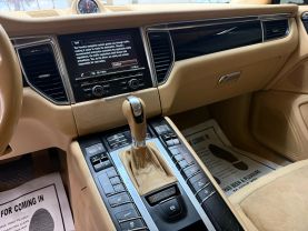 2016 PORSCHE MACAN