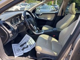 2016 VOLVO XC60 SUV 4-CYL, DRV-E SPRCHRG 2.0T T6 DRIVE-E SPORT UTILITY 4D