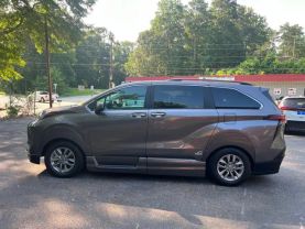 2022 TOYOTA SIENNA VAN 4-CYL, HYBRID, 2.5 LITER XLE MINIVAN 4D