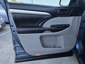 2015 Toyota Highlander - Image 18
