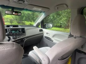 2014 Toyota Sienna - Image 9