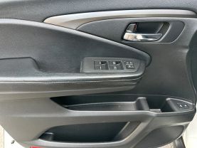 2017 HONDA PILOT SUV WHITE AUTOMATIC - CARPALACE, Chantilly, VA. 38.91645215435775, -77.47495885092432