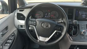 2017 Toyota Sienna - Image 28