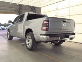2019 RAM 1500 CREW CAB PICKUP V8, HEMI, 5.7 LITER BIG HORN PICKUP 4D 5 1/2 FT