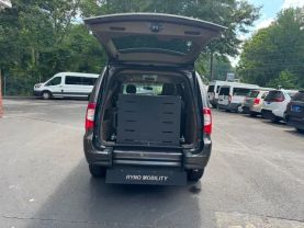 2016 CHRYSLER TOWN & COUNTRY VAN V6, 3.6 LITER TOURING MINIVAN 4D