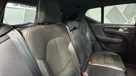 2021 VOLVO XC40