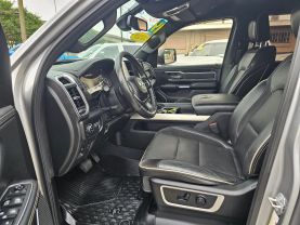 2019 RAM 1500 CREW CAB PICKUP V8, HEMI, 5.7 LITER LARAMIE PICKUP 4D 5 1/2 FT