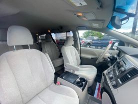 2011 TOYOTA SIENNA