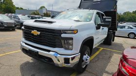 2024 Chevrolet Silverado 3500 Hd Crew Cab & Chassis - Image 1