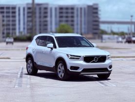 2021 VOLVO XC40