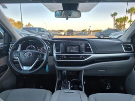 2017 Toyota Highlander - Image 20