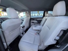 2017 Toyota Highlander - Image 12