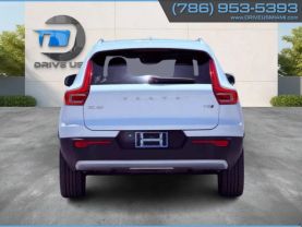 2021 VOLVO XC40