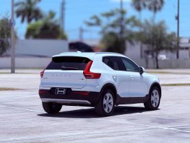 2021 VOLVO XC40