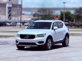 2021 VOLVO XC40