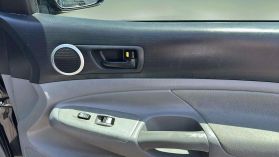 2010 Toyota Tacoma Double Cab - Image 16
