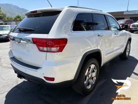2011 JEEP GRAND CHEROKEE SUV V8, 5.7 LITER OVERLAND SPORT UTILITY 4D