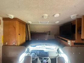 2011 FLEETWOOD TIOGA - - 31M
