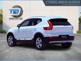 2021 VOLVO XC40