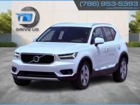2021 VOLVO XC40