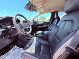 2021 VOLVO XC40