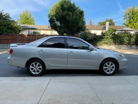 2005 TOYOTA CAMRY XLE SEDAN 4D
