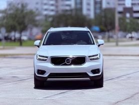 2021 VOLVO XC40