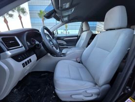 2017 Toyota Highlander - Image 18