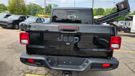 2023 Jeep Gladiator - Image 5