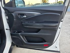 2017 Honda Pilot - Image 16