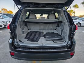 2017 Toyota Highlander - Image 9
